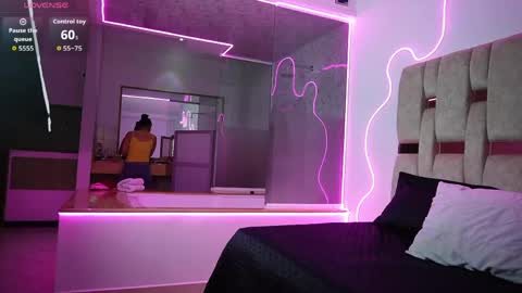 zenda_biancha online show from April 9, 11:37 am