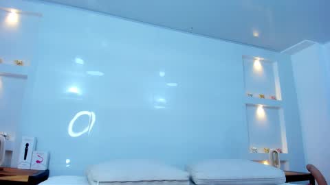 Zenda Evans online show from October 6, 4:10 am