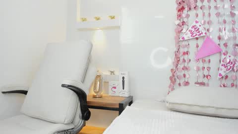 Zenda Evans online show from February 13, 4:08 am