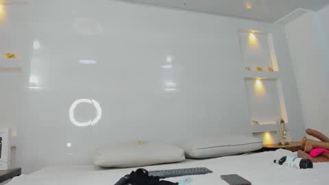 Zenda Evans online show from February 28, 4:13 am