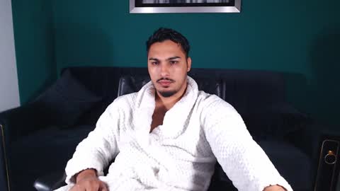 Snapshot of zenobaro chatting on January 19, 8:50 am zenobaro online show from January 19, 8:50 am