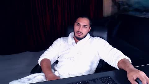 Snapshot of zenobaro chatting on October 9, 7:56 pm zenobaro online show from October 9, 7:56 pm