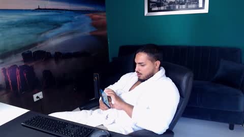 Snapshot of zenobaro chatting on October 12, 12:15 pm zenobaro online show from October 12, 12:15 pm