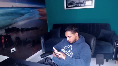 Snapshot of zenobaro chatting on October 14, 7:31 am zenobaro online show from October 14, 7:31 am