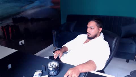 Snapshot of zenobaro chatting on October 17, 7:55 am zenobaro online show from October 17, 7:55 am