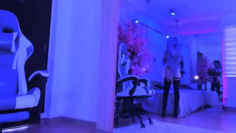    online show from February 9, 8:13 pm