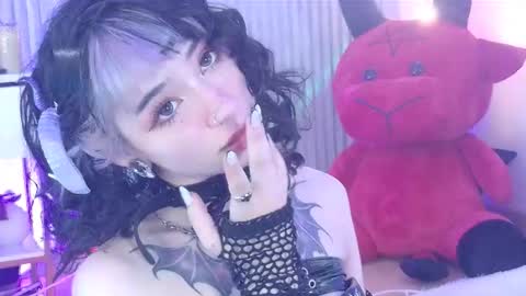    online show from November 25, 3:12 pm