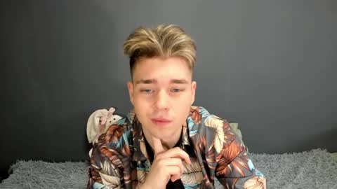 Ethan online show from April 21, 2:04 am