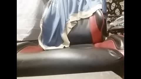 Snapshot of zeroandhero chatting on December 12, 7:08 am zero online show from December 12, 7:08 am