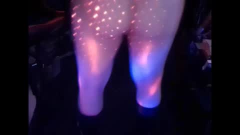 Snapshot of zeroandhero chatting on October 7, 3:31 pm zero online show from October 7, 3:31 pm