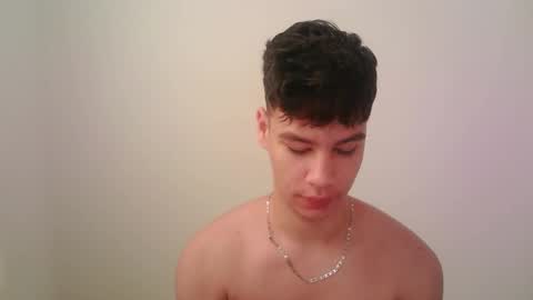 zeus_183 online show from November 24, 12:49 pm