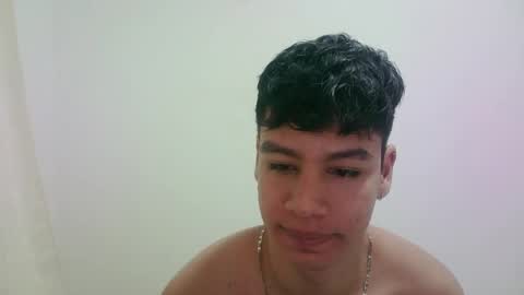 zeus_183 online show from December 5, 9:18 am