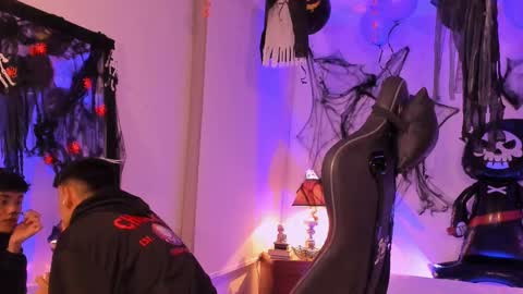 Snapshot of zeus_blaze chatting on October 7, 7:49 am zeus_blaze online show from October 7, 7:49 am