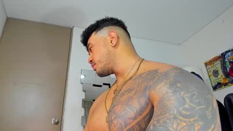 Snapshot of zeus_strong93 chatting on January 16, 10:23 pm zeus strong online show from January 16, 10:23 pm