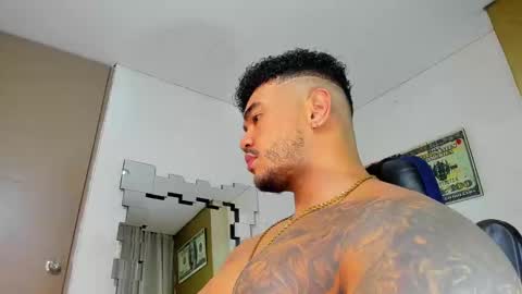 Snapshot of zeus_strong93 chatting on January 25, 10:50 pm zeus strong online show from January 25, 10:50 pm