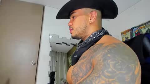 Snapshot of zeus_strong93 chatting on January 29, 2:30 am zeus strong online show from January 29, 2:30 am