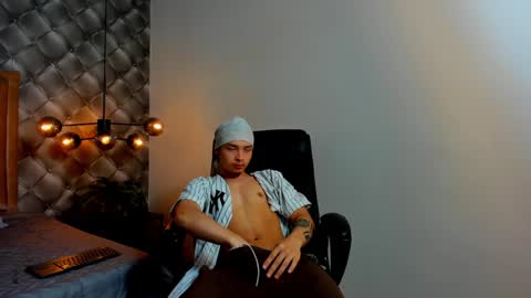 Snapshot of zeusjeff chatting on December 11, 6:09 pm zeus online show from December 11, 6:09 pm