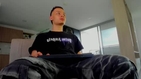 zeus online show from November 3, 8:10 pm