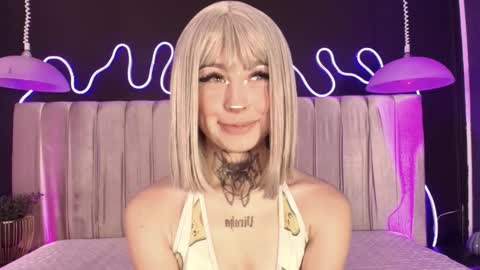 zhally_dee online show from March 5, 8:05 pm