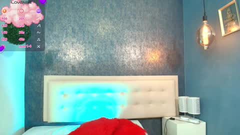 ZHAMIRA  ANDRES online show from November 3, 9:16 pm