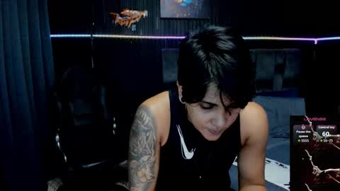 zhoestrong online show from October 31, 10:00 pm