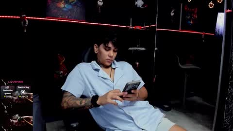 zhoestrong online show from December 13, 7:53 pm