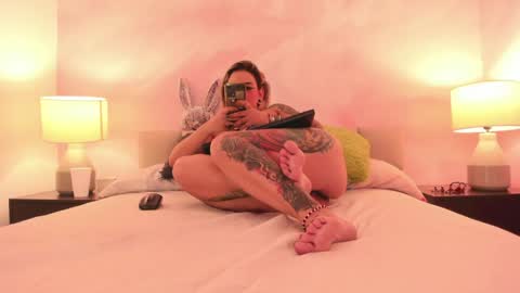 zihaadams_ online show from May 4, 10:28 pm