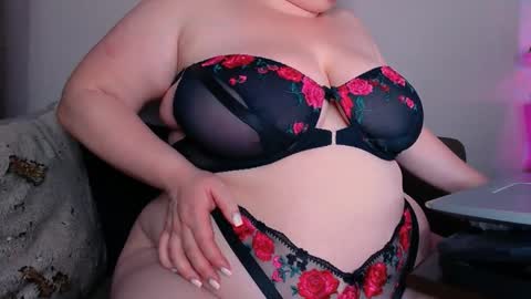 zinacorleone online show from May 22, 9:20 pm