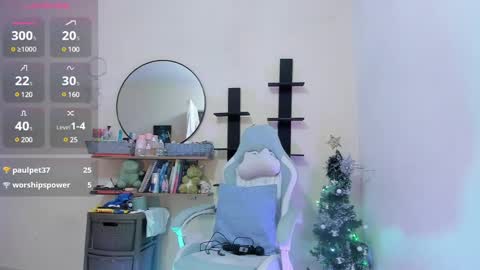 zoe_37 online show from December 12, 3:10 am