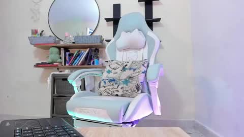 zoe_37 online show from January 11, 1:37 am