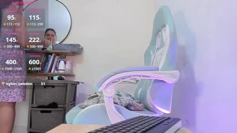 zoe_37 online show from March 4, 8:49 pm