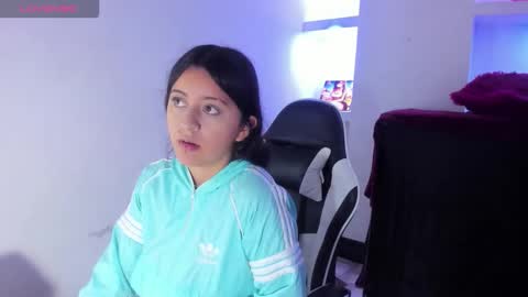 Z O E online show from February 19, 8:05 pm