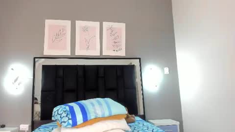 zoe_curvyy online show from June 13, 12:25 pm