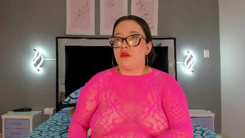 zoe_curvyy online show from June 16, 12:08 pm