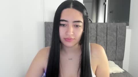 zoe_jones7 online show from September 23, 3:42 am