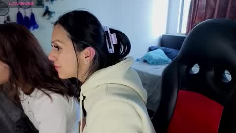 Snapshot of zoe_khall chatting on March 29, 3:01 pm ZOE online show from March 29, 3:01 pm