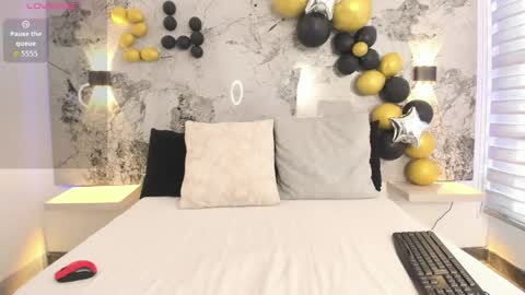 Zoe online show from April 18, 11:36 am