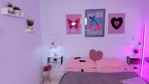 Zoe Lynch online show from January 19, 11:25 am