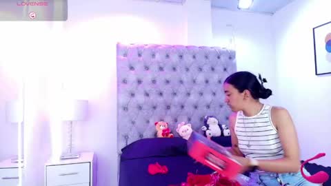 zoe  online show from June 1, 7:26 pm