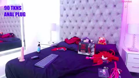 Snapshot of zoe_m00n chatting on July 4, 8:09 am zoe online show from July 4, 8:09 am