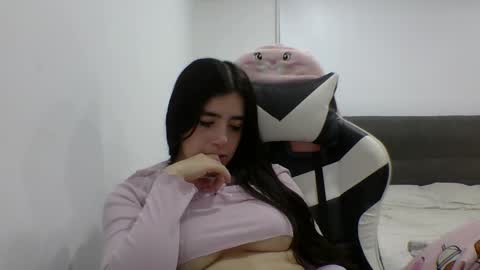 Snapshot of zoe_mill33r chatting on November 13, 10:19 pm Zoe online show from November 13, 10:19 pm