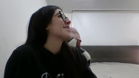 Snapshot of zoe_mill33r chatting on November 14, 6:50 pm Zoe online show from November 14, 6:50 pm