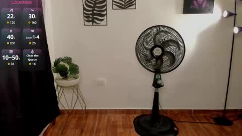 zoe_millerx online show from February 11, 1:16 pm