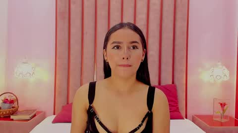 Zoe Monrow online show from May 4, 12:45 pm