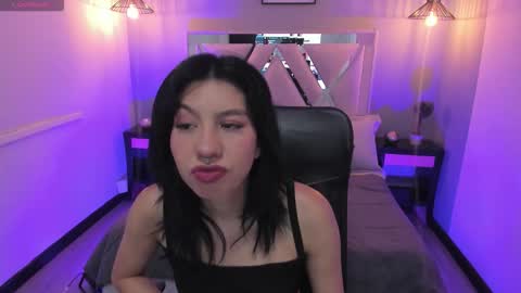 zoe_moreau online show from March 23, 11:58 am