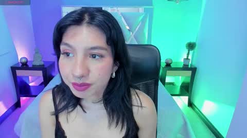 zoe_moreau online show from March 24, 7:30 pm