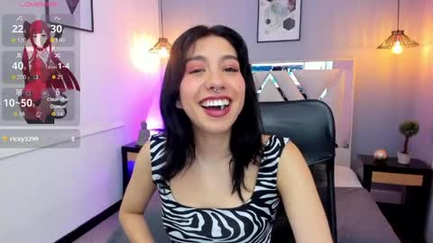 zoe_moreau online show from April 17, 7:39 pm