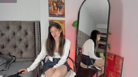 Zoe Olsen online show from February 1, 1:20 pm