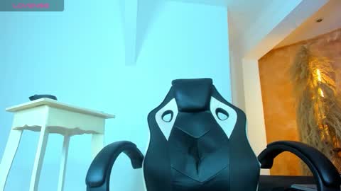 zoe_rose4 online show from September 27, 7:30 pm