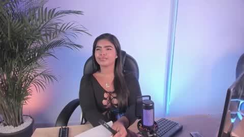 Snapshot of zoe_roux210949 chatting on February 8, 2:59 am Zoe online show from February 8, 2:59 am